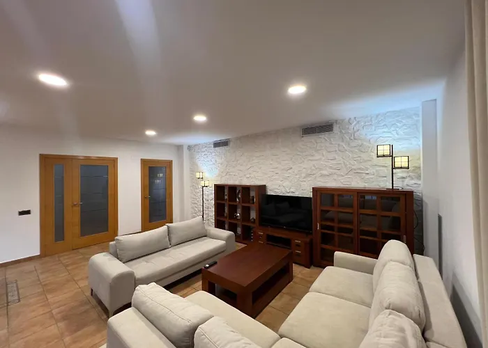 Elena Villa *